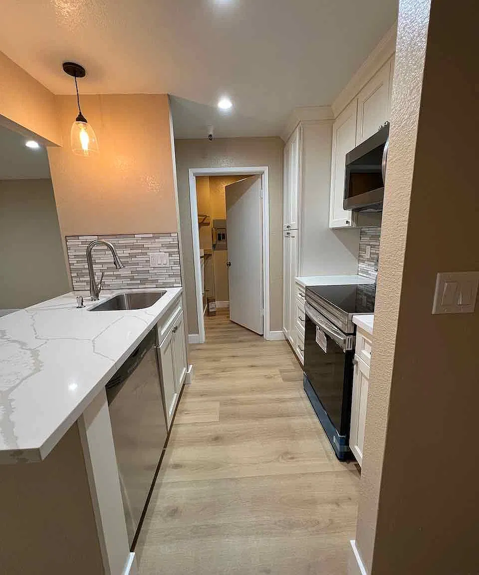 3183 Wayside Plz — Photo 4