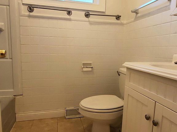 3rd image of 2028 Williamsburg Dr #106