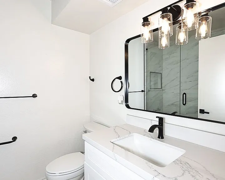2131 E Geneva Dr — Photo 20