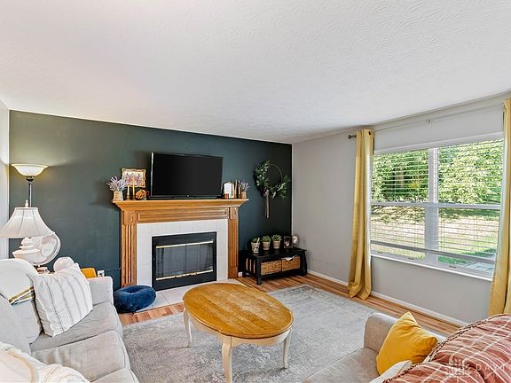 4th image of 911 Evergreen Park Ln
