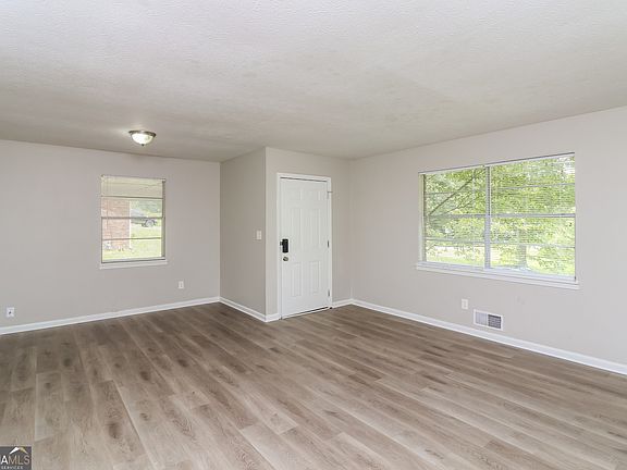 3rd image of 3974 Wedgewood Dr