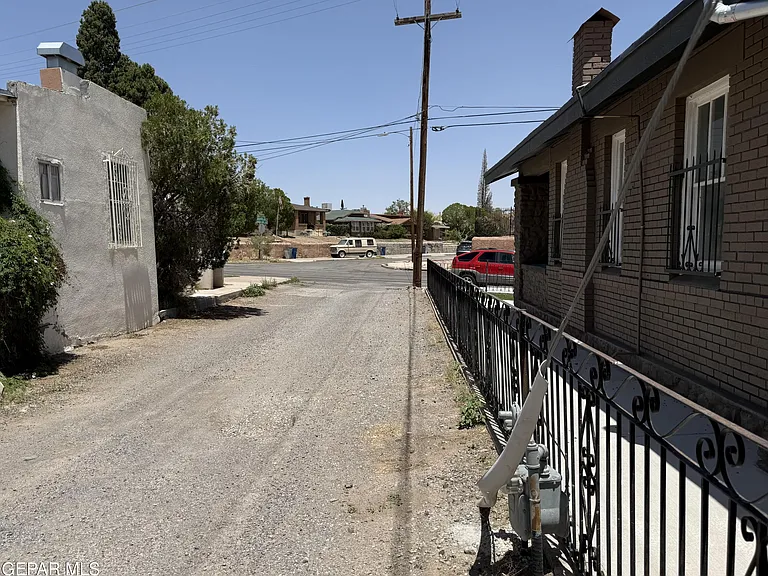 1709 N Stevens St — Photo 23