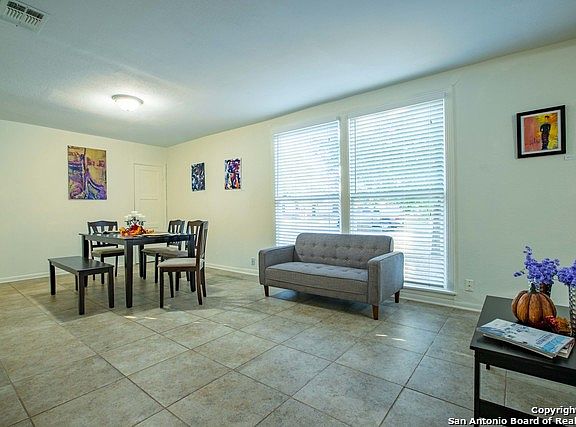5th image of 409 Quentin Dr