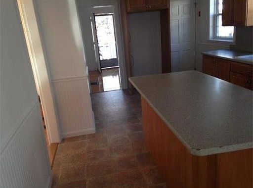 3rd image of 89 E Park Ave