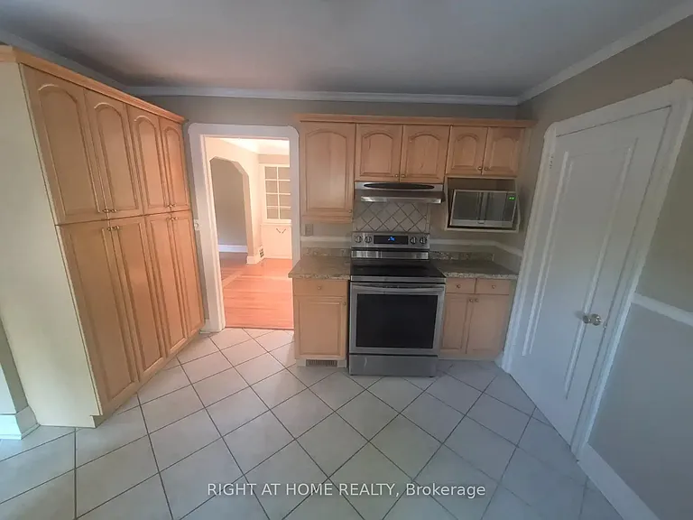 755 Maple Ave — Photo 3