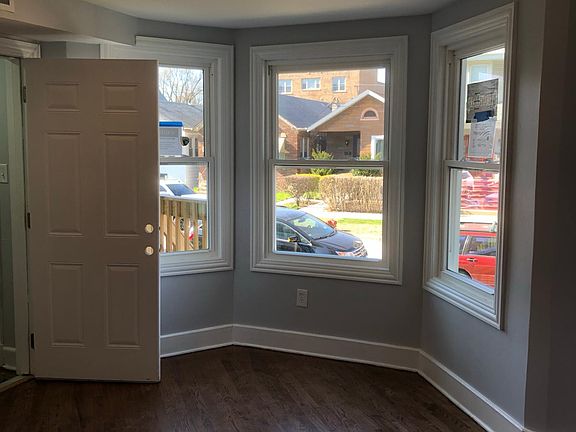3rd image of 3329 W Cuyler Ave #1