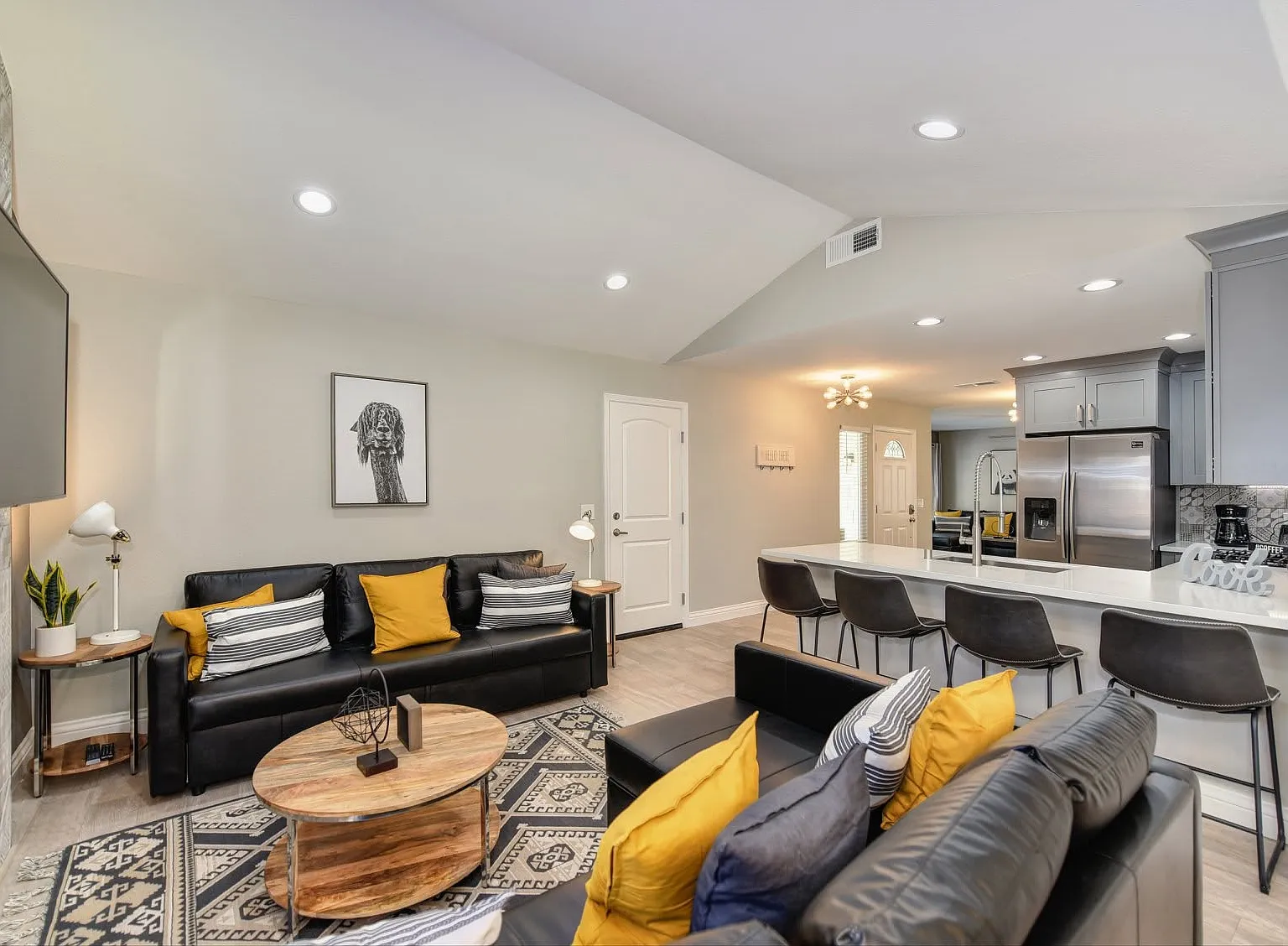 4 bed, 1975 sqft, $925 — Photo 1