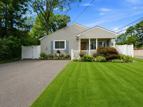 2 Sprucewood Rd Floor 1, West Babylon, NY 11704