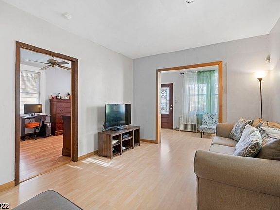 5th image of 18 Mount Pleasant Ave