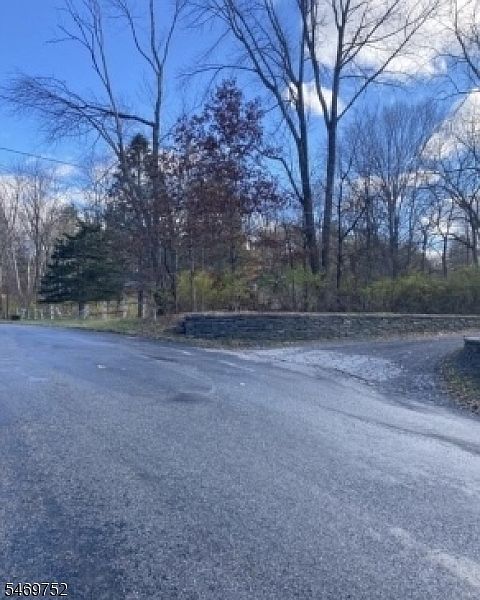 2nd image of 6 Myrtle Dr