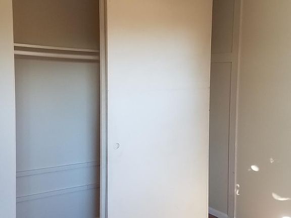 5th image of 1147 E 7th St