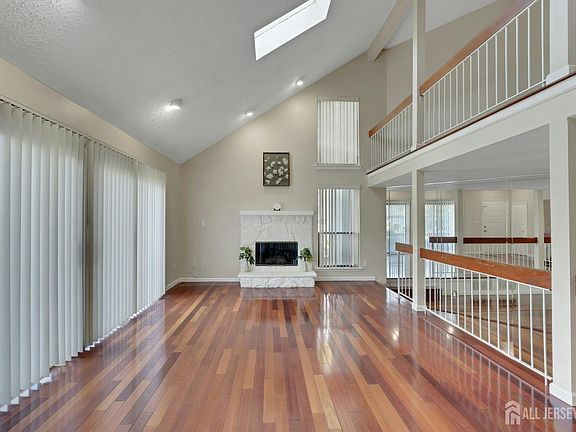 4th image of 148 Linda Ln