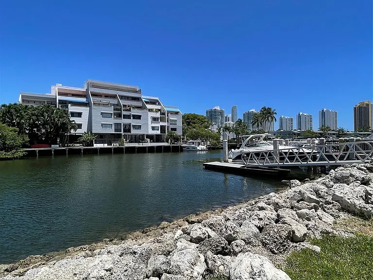 400 Kings Point Dr #1027 — Photo 44