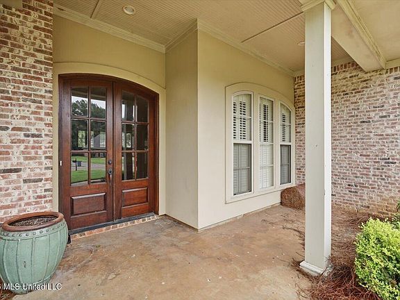 5th image of 143 Sonnett Cir