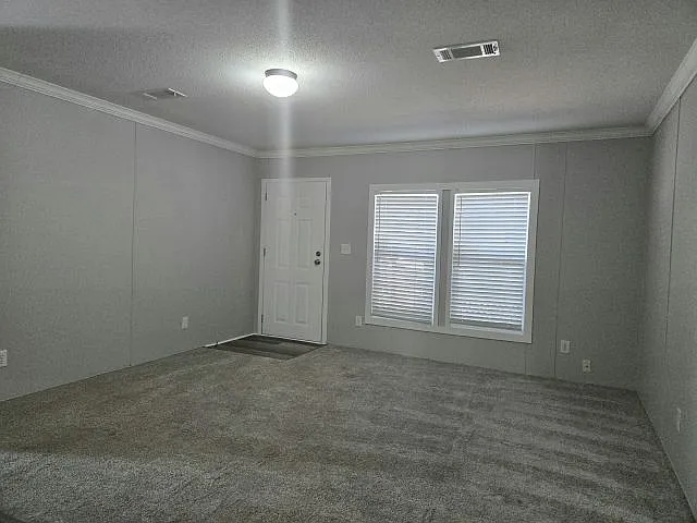 3 bed, 2.0 bath, 1040 sqft, $2,075 — Photo 2