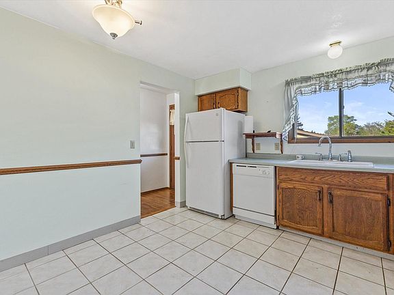 2nd image of 5736 Cambridge CIRCLE