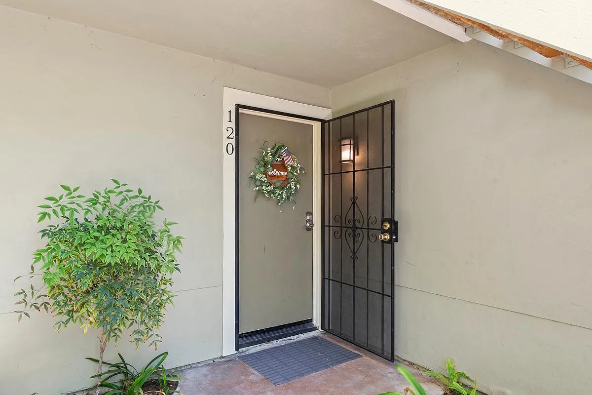 Building Photo - 12283 Carmel Vista Rd #120