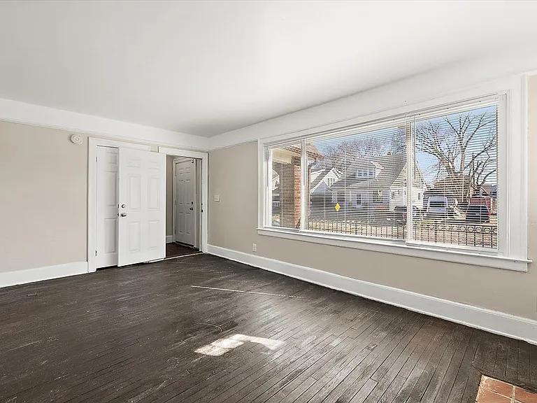 5741 Lakewood St — Photo 15