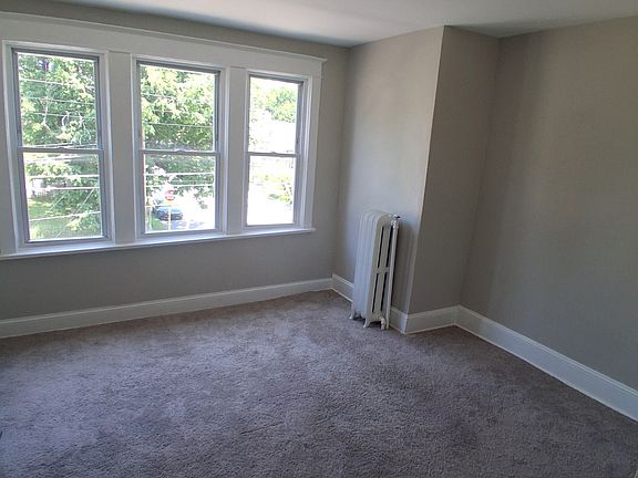 3rd image of 538 Clifton Ave