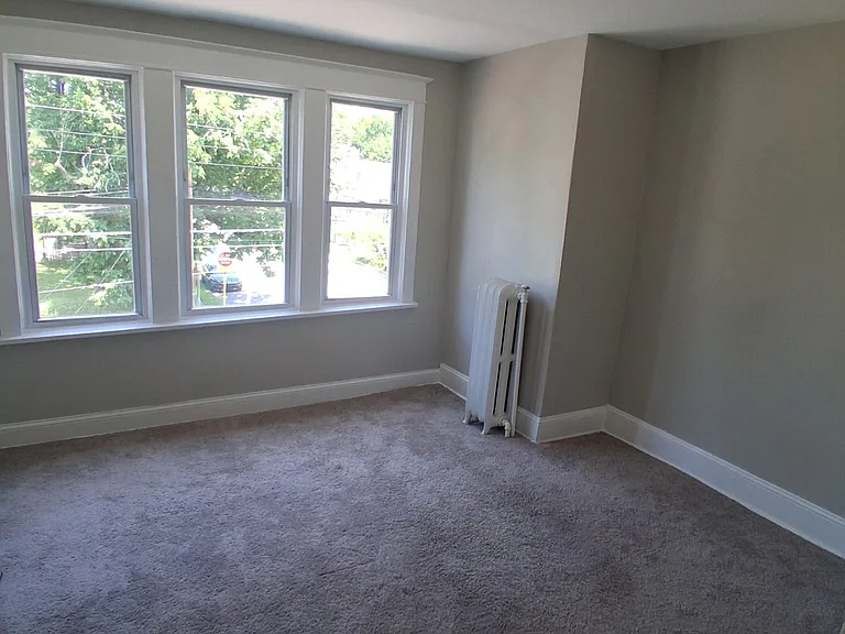 538 Clifton Ave — Photo 3