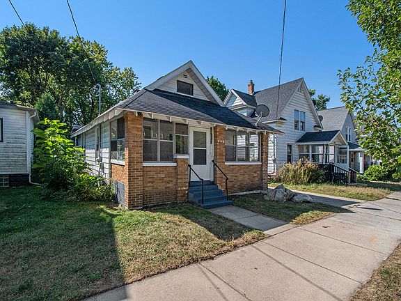 3rd image of 448 Spencer St NE