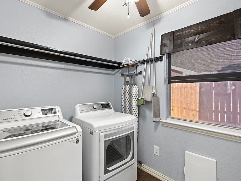 5717 Christy Ln — Photo 32