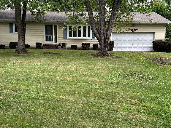 2nd image of 221 Zenith Rd