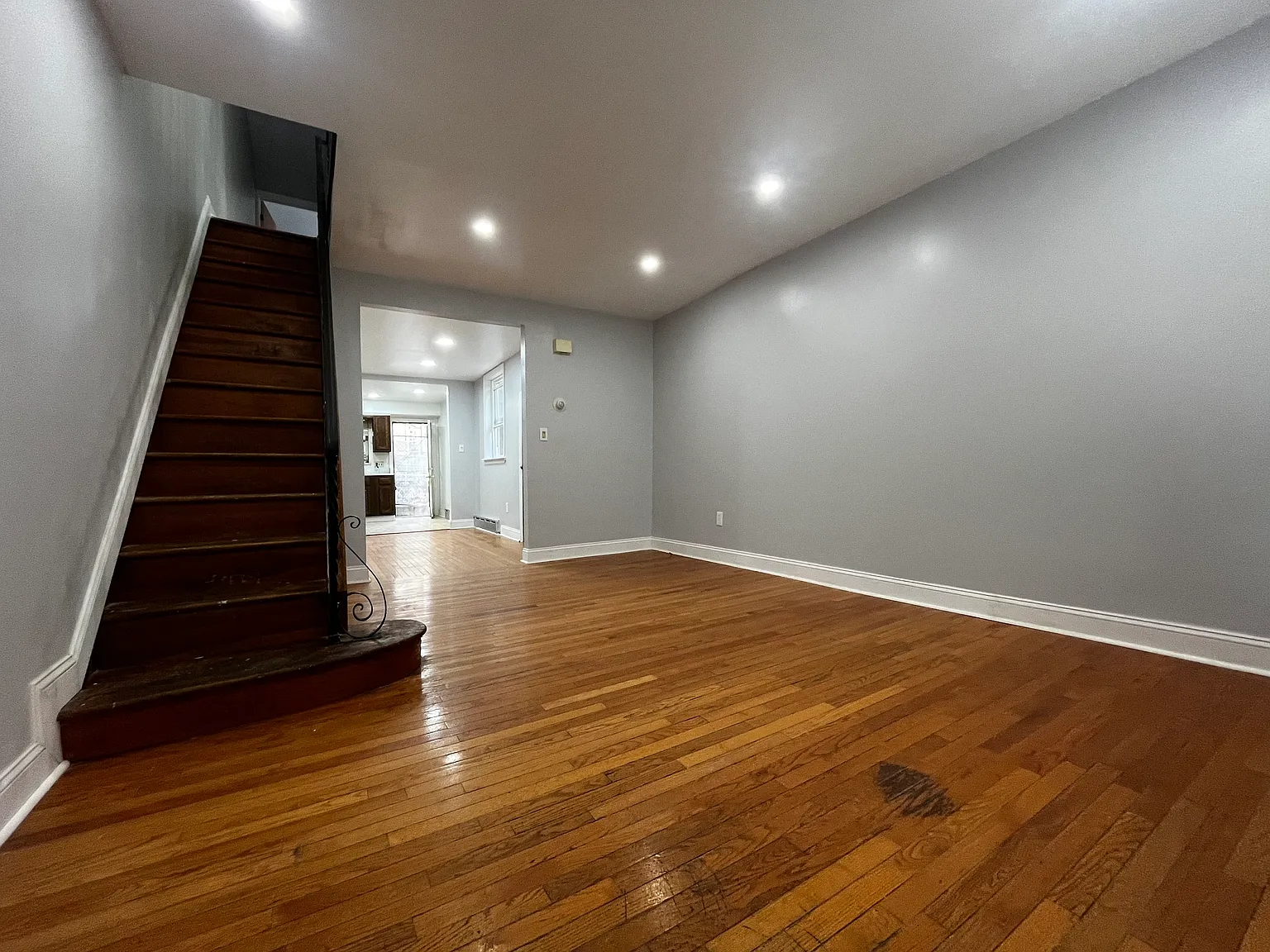 3 bed, 960 sqft, $1,890 — Photo 3