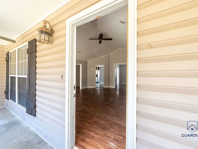 375 Shady Grove Rd — Photo 3