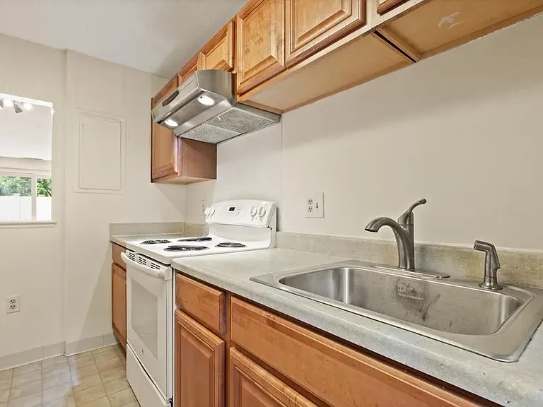 10 Silver Hill Ln — Photo 16