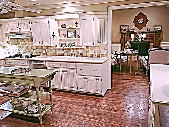 3rd image of 9416 Parkford Dr