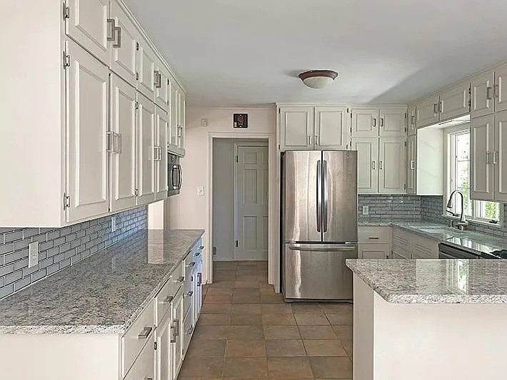 8321 Belleview Ave — Photo 10
