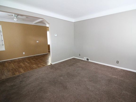 4th image of 14835 Russell Ave