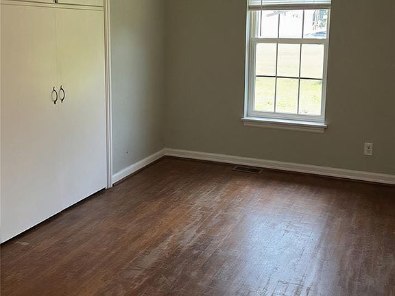 3rd image of 607 S Wood Ave