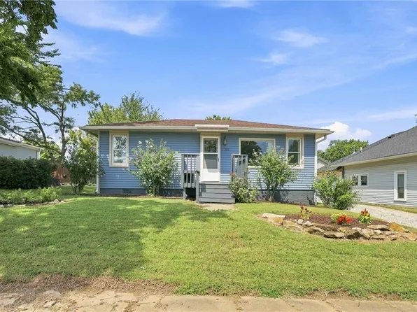 206 E Lake St, Mc Louth, KS 66054