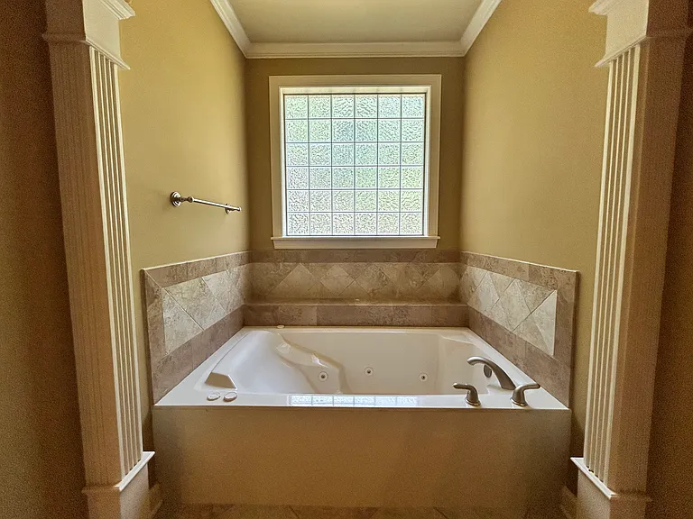 115 Noyant Dr — Photo 28