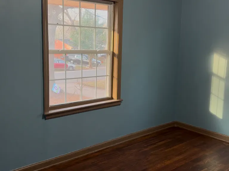 421 Walton St — Photo 7