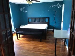 7021 Park Dr E, Flushing, NY 11367