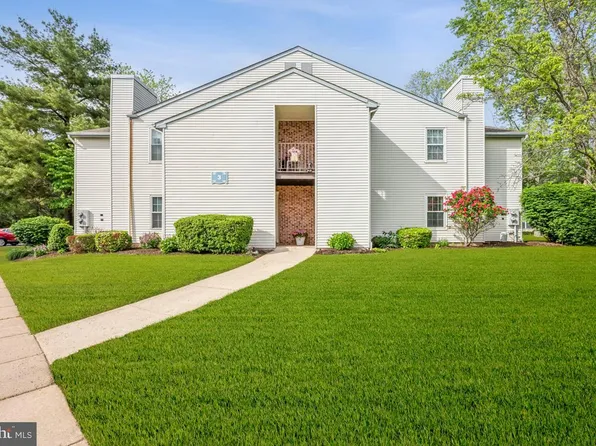23 Village Ln, Mount Laurel, NJ 08054