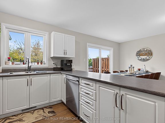 5th image of 617 Nelson St