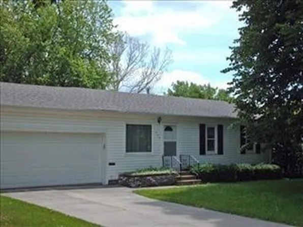 608 E 12th Street Pl N, Newton, IA 50208