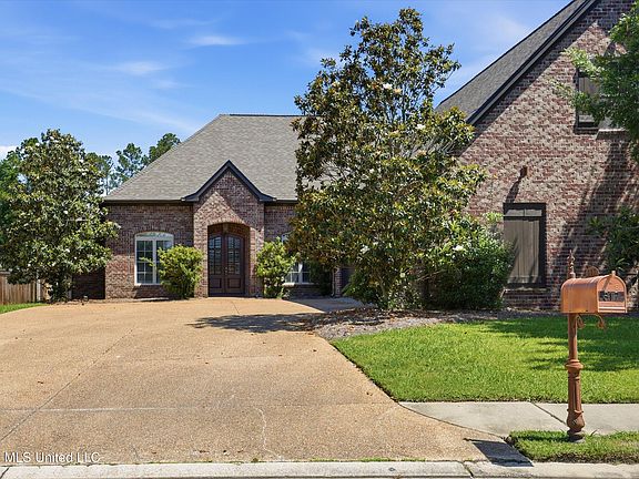 2nd image of 317 Gladeview Pl