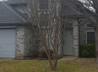 922 Thorton Dr, Cedar Hill, TX 75104