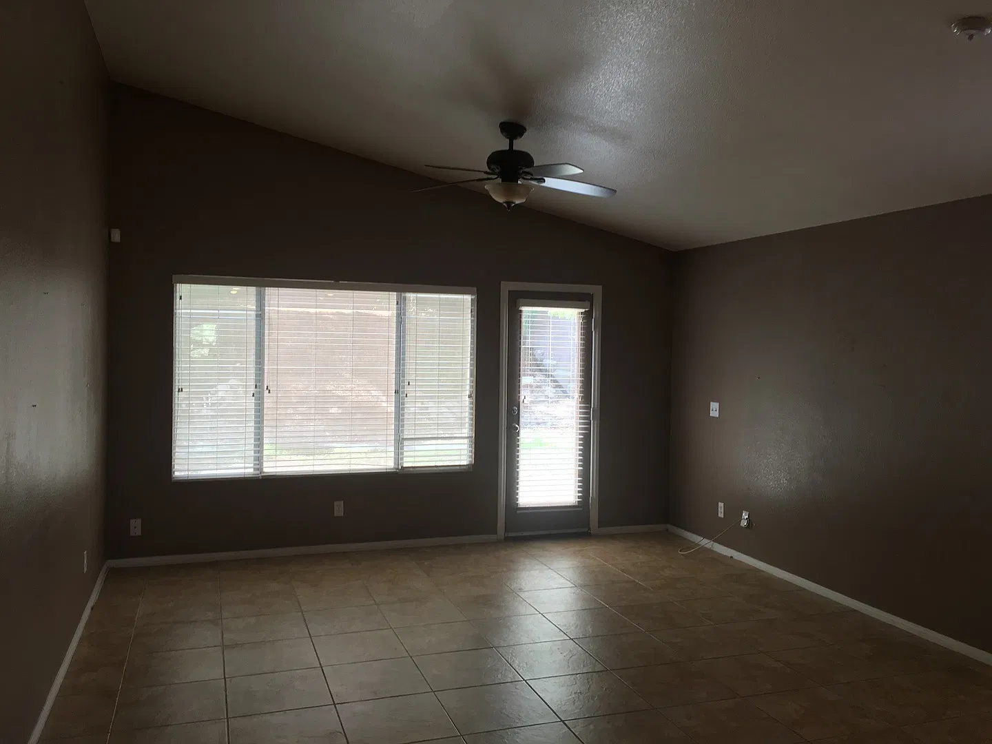 Summerlin Single Story Home on Corner Lot with Pet Friendly Owners/Fenced Yard/Tile — Photo 4