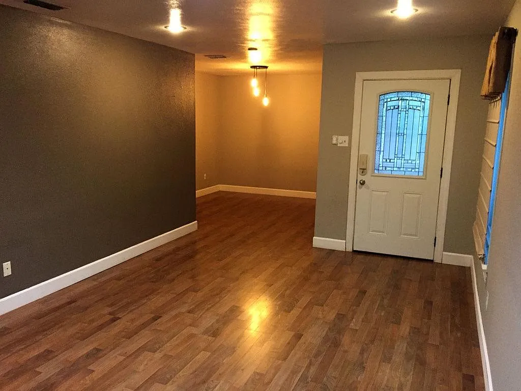 2 bed, 1600 sqft, $1,600 — Photo 4