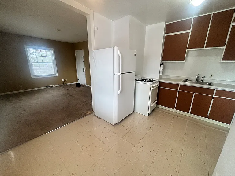 142 N Riverview Dr #1 — Photo 8