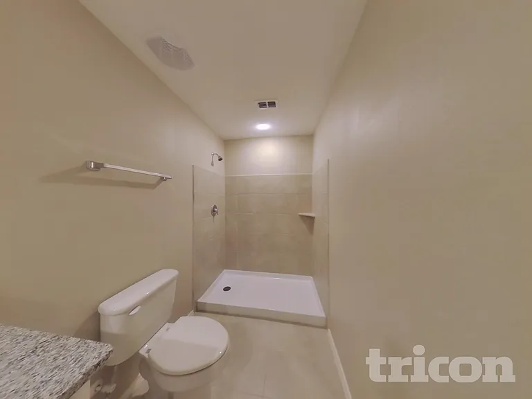 1704 Claireborne Ct — Photo 10