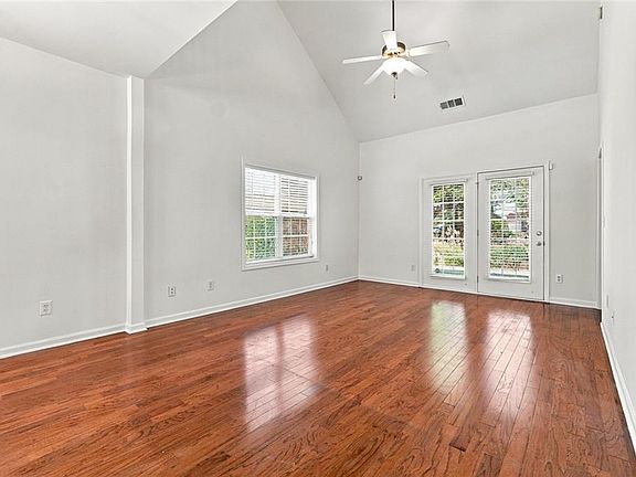 5th image of 2391 Suwanee Pointe Dr