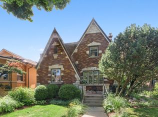 2821 W Greenleaf Ave, Chicago, IL 60645