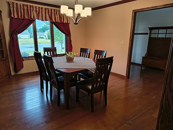 4th image of 446 Meadow Cir